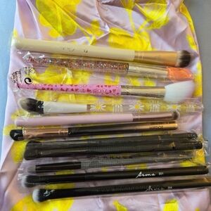 Assorted Makeup Brush Set Bundle